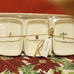 Serving tray with 3 dishes